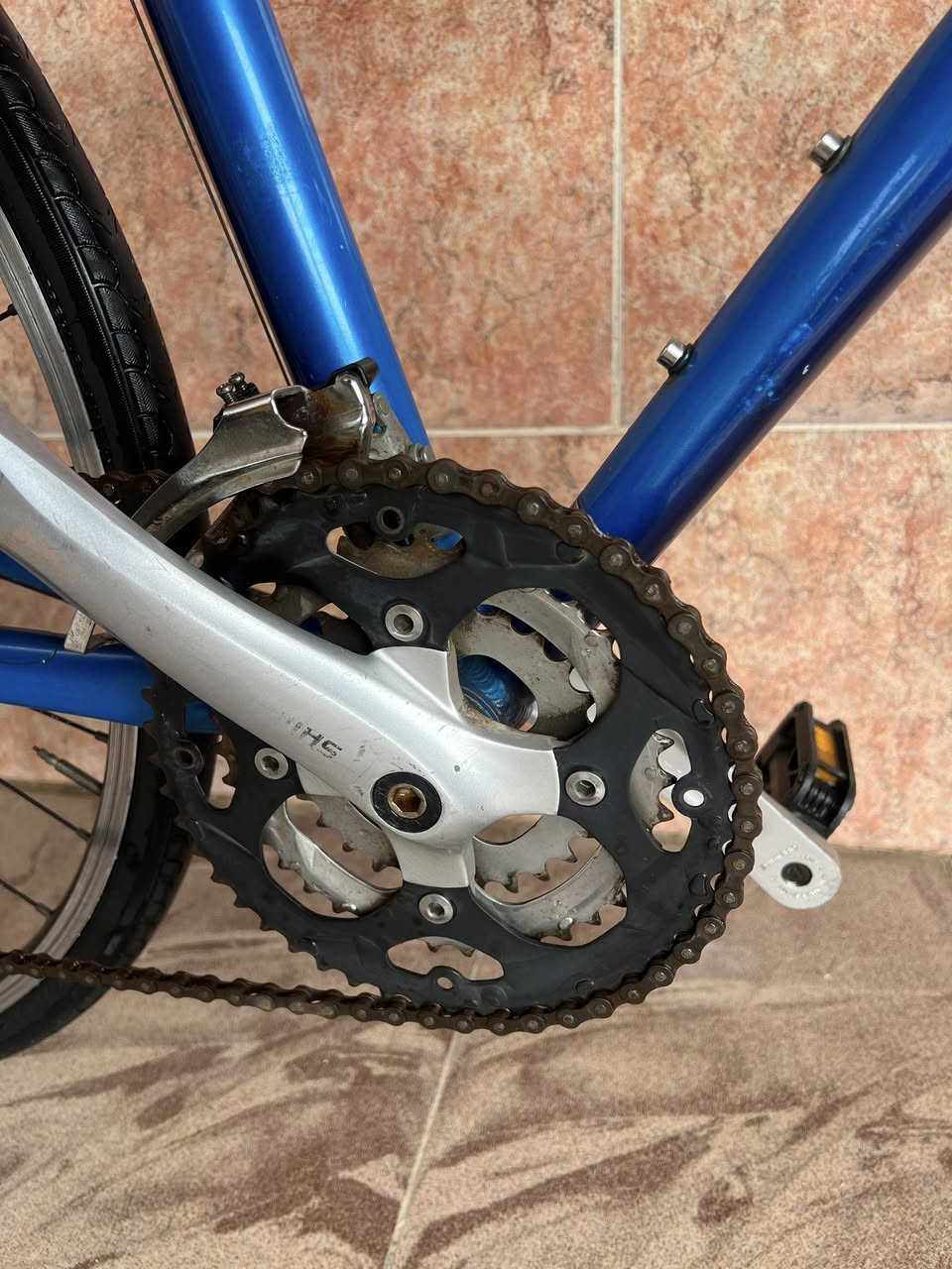 السلام عليكم بايسكل C700 
من ماركة اترك TREK العالمية 
حجم27 باله المنيوم خفيف جدا مناسب للترحال والمسافات الطويله السرعات 3 نمر امامي 8 نمر خلفي (3.8)كلشي شغال
يوجد توصيل كل محافظات العراق 
اليفيده يراسلني ويدلل


**إذا كنت صاحب هذا الإعلان وتريد حذفه لأي سبب، رجاءا أرسل رسالة إلى الدعم الفني**