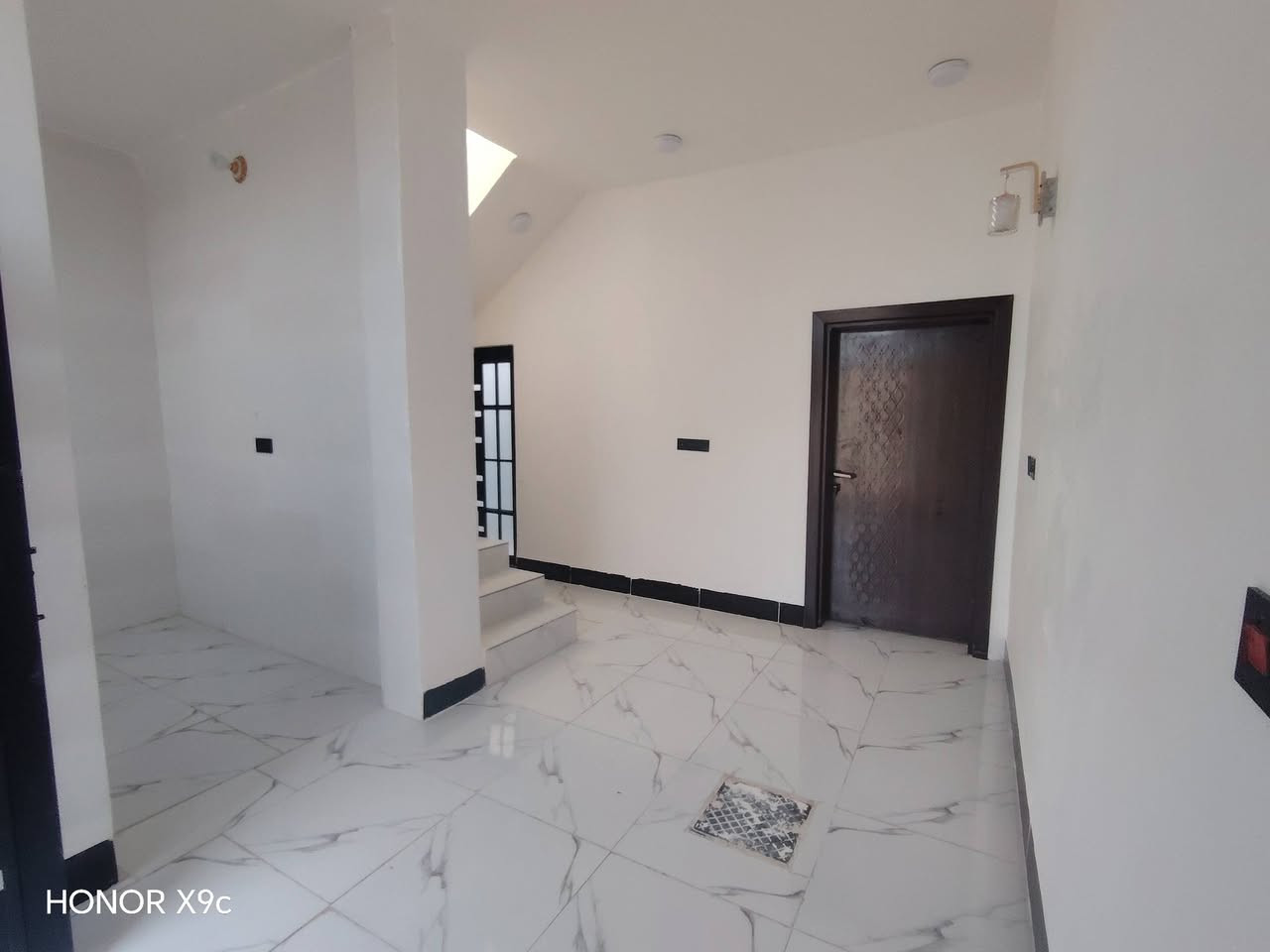 المساحه ٦٠ م طابو زراعي نجف مقابل ملحق قرية الغدير
البيت جديد وجاهز 

بناء حديث// طابوق جمهوري 🧱// صب كونكريت مسلح /// سطح كامل //  

#ملاحظه البيت قريب لشارع الصب ولسوك مباشر 

السعر 27 مليون 💸
للاتصال *********** وأتساب
