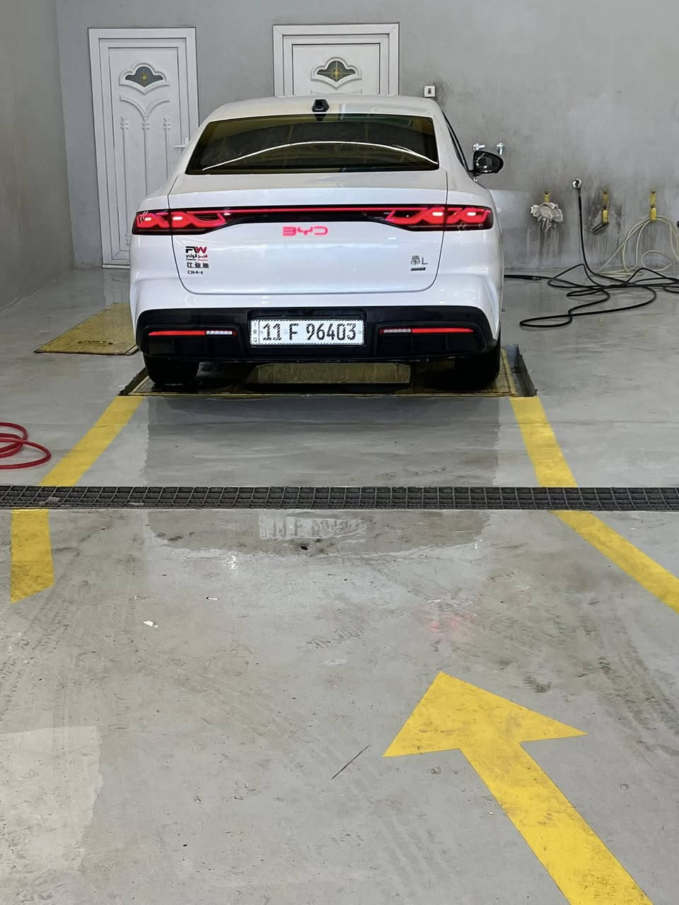 السلام عليكم
BYD QIN L

للبيع موديل 2025 فول قماره حديد بطاريه 80 كيلو داخل السياره أوف وايت 

ماشيه 10 الف السياره كفاله عامه ماعده ملاحظه رصعه صغيره بالقماره ومبينه بالصور وحده بالبنيد مامبينه نهائيا رقم بغداد بأسمي ومعروفه مواصفاته 

السعر 24250 

الشاشه محدثه وجميع البرامج بيه 

*********** يوجد واتساب
