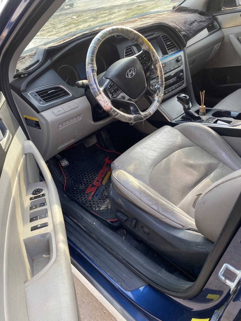 السلام عليكم
سوناتا 2016 
لمتد واحد على واحد 
محرك GDI 
بيها صبغ بنيد وجامغ بدون دواخل 
تدفئه وتبريد كشنات وستيرن 
راداد 
شاشه بلاديه كامره خليفه مري شفط اشاير مري 
ماشيه 100 
ويل كروم تخم تاير حساسات 
رقم بغدا دولي جديد 
سياره خير من الله جاهزه من كلشي 
***********
مكانها واسط النعمانيه 
السعر 130 وبيها مجال قليل
