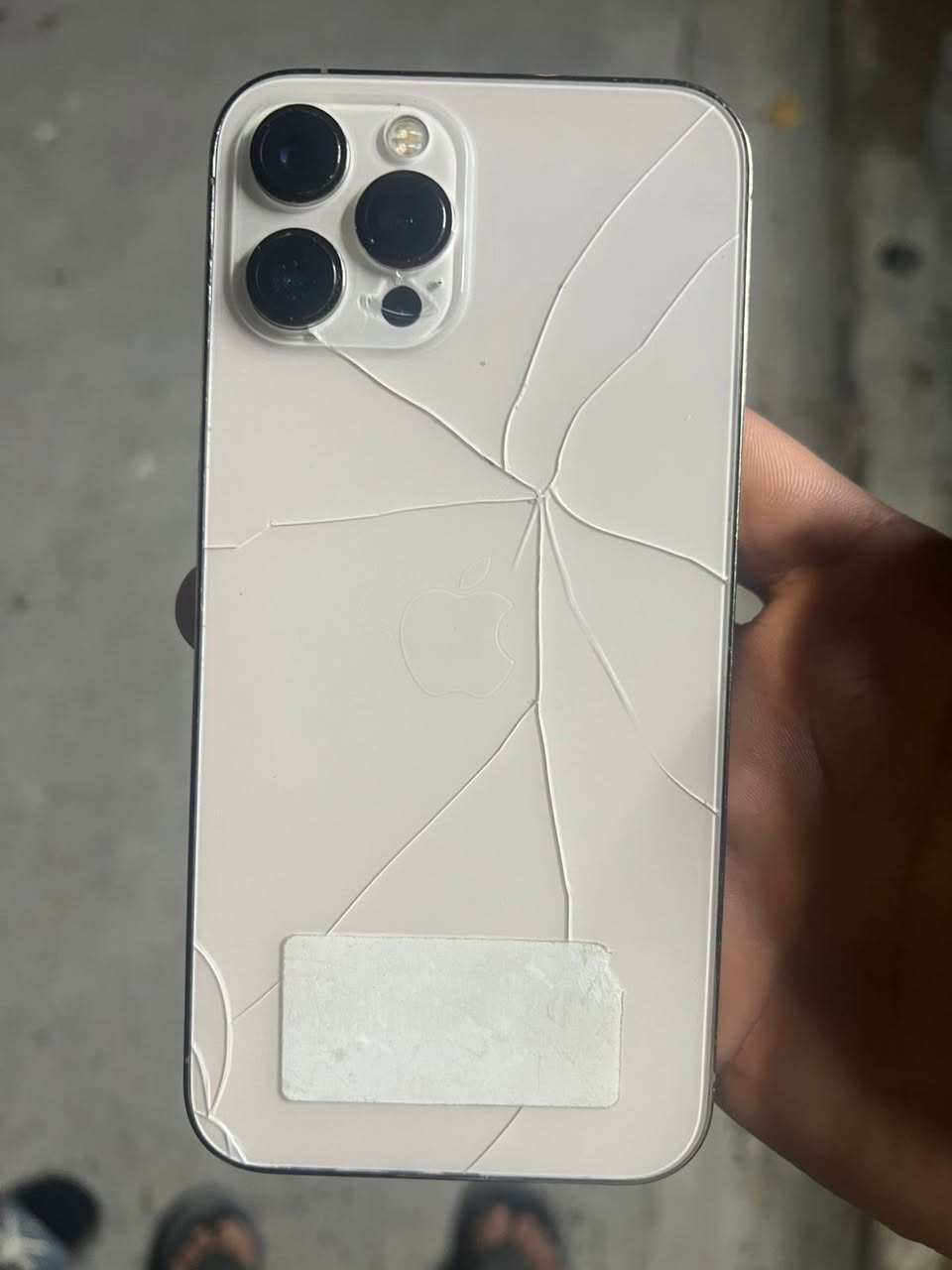 السلام عليكم أيفون ١٢ بروماكس مبدل شاشه وبطاريه اصليات
ذاكره ٢٥٦ 
 بطاريه ١٠٠
جهاز كله شغال ومكفول سعر ٣٢٥ بي مجال مكاني بغداد مدينا الصدر ***********
