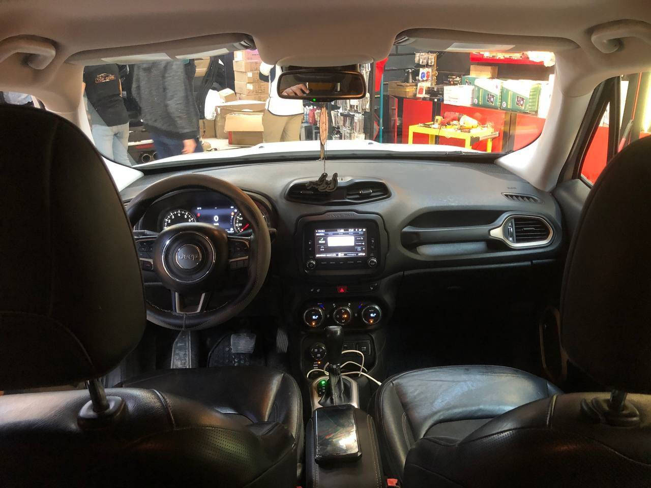 جيب رانجيد موديل 2017 بأسم صاحبه رقم كربلاء لون ابيض 
سياره كلش جديده وخير من الله 
وحادثه كلش خفيف مثل ماموضح بالصور 
مكان السياره نجف 
السعر 145
لتفاصيل اكثر 👇👇
‭٠٧٨٠ ١٢٤ ٠٤٠٠ النجف, العراق
