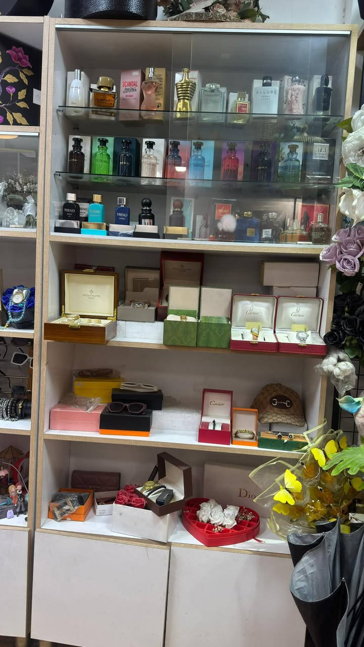 السلام عليكم رفوف MDF عدد4 ارتفاع مترين عرض متر ونص تقريبا جديد استعمال قليل مال محل زهور اريدهم ب350 الف 
للاستفسار ***********  واتسابببببب 
خاص مقفللللل
