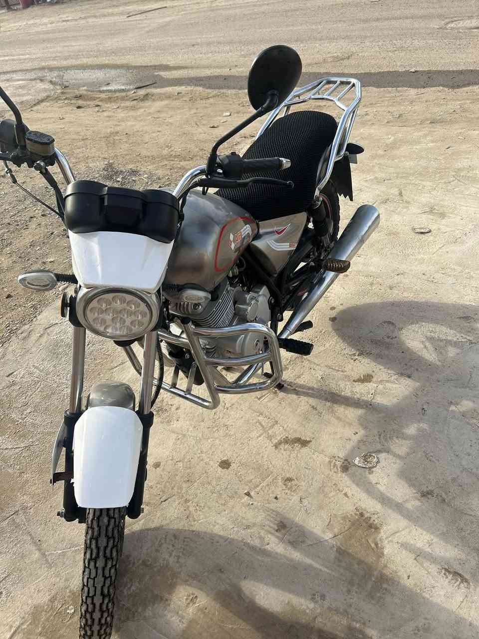 السلام عليكم 
للبيع دراجه AH
محرك 223cc
موديل 2020
كفاله دراجه نضيفه وحلوه
ماعايزه شيء محرك ناعم 
سعره 1,200,000 وبي مجال 
المو شراي لايكسر بحلال العالم
للتواصل ***********
