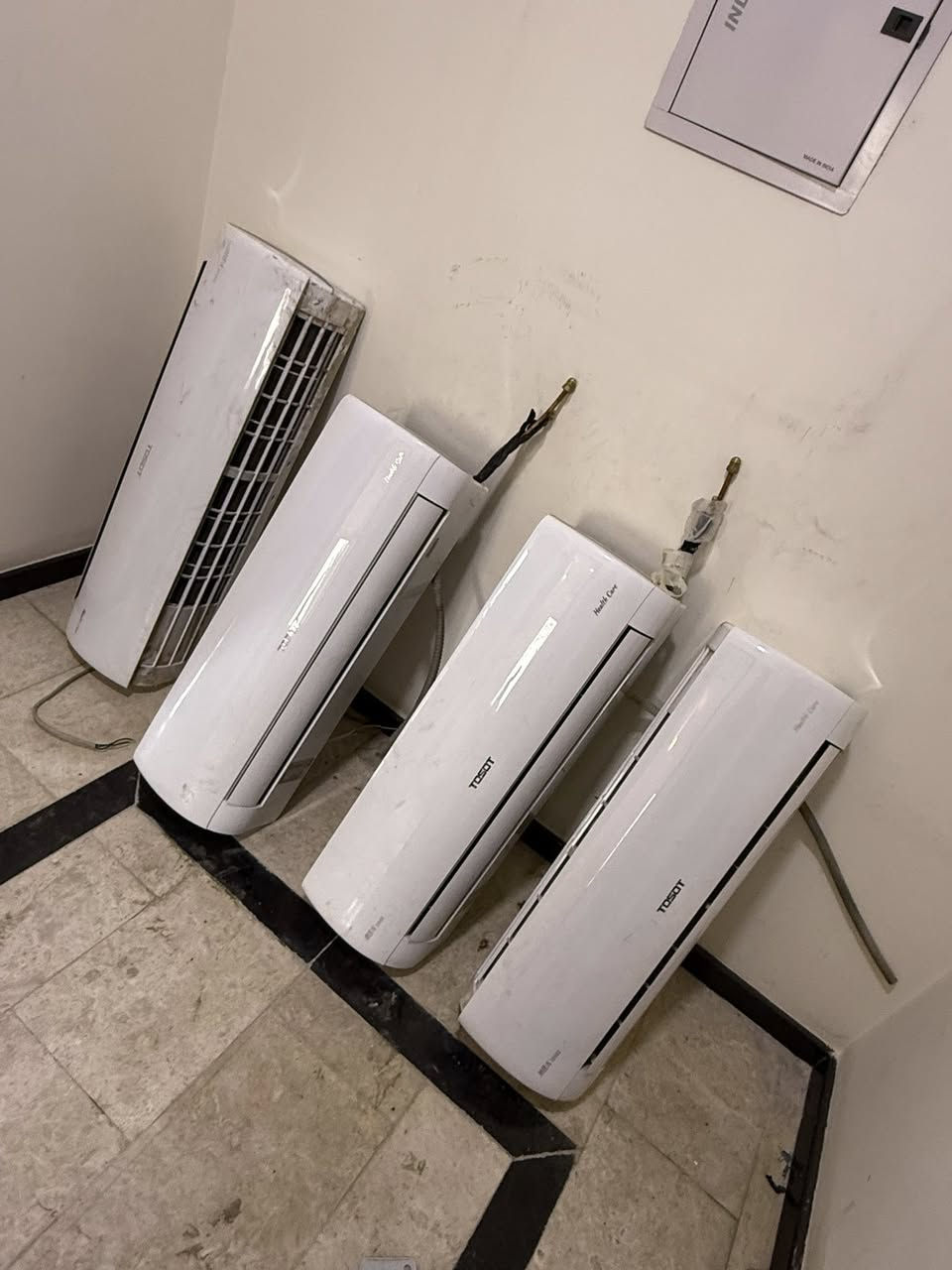 السلام عليكم
توفر سبالت للبيع شغالة نظافة 95% وبلادية 
توسوت طن ونص 
توسوت 1طن العدد3
‏ مكاني بغداد مدينة الصدر  ***********
