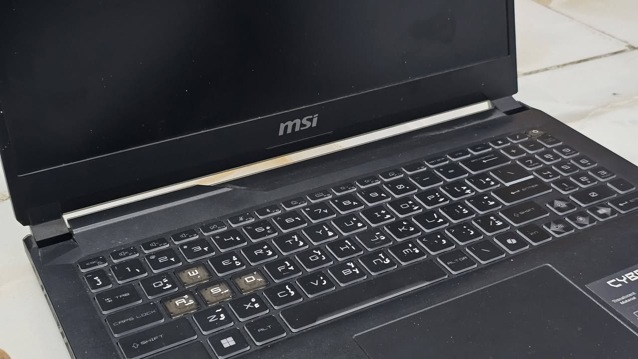 السلام عليكم ورحمة الله وبركاته 
مرخصت الادمن. [قيم وخذ] 
***********

Intel Core i5-13420H
8 أنوية (4 Performance + 4 Efficient)
حتى 4.6GHz
جيل 13
🎮 كرت الشاشة (GPU)
NVIDIA GeForce RTX 3050 6GB GDDR6
مناسب للألعاب على إعدادات High / Medium
يدعم DLSS و Ray Tracing
🖥 الشاشة
15.6 إنج
Full HD (1920×1080)
144Hz
لوحة IPS-Level
🧠 الرام
16GB DDR5 (غالباً 8×8)
قابلة للترقية حتى 64GB
💾 التخزين
512GB NVMe SSD
يوجد منفذ M.2 إضافي للترقية
🔌 المنافذ
USB-C
2× USB-A
HDMI
LAN
مدخل سماعة
📡 الاتصال
Wi-Fi 6
Bluetooth 5.2
🔋 البطارية
53.5Wh
⚖ الوزن
حوالي 1.98 كغم
