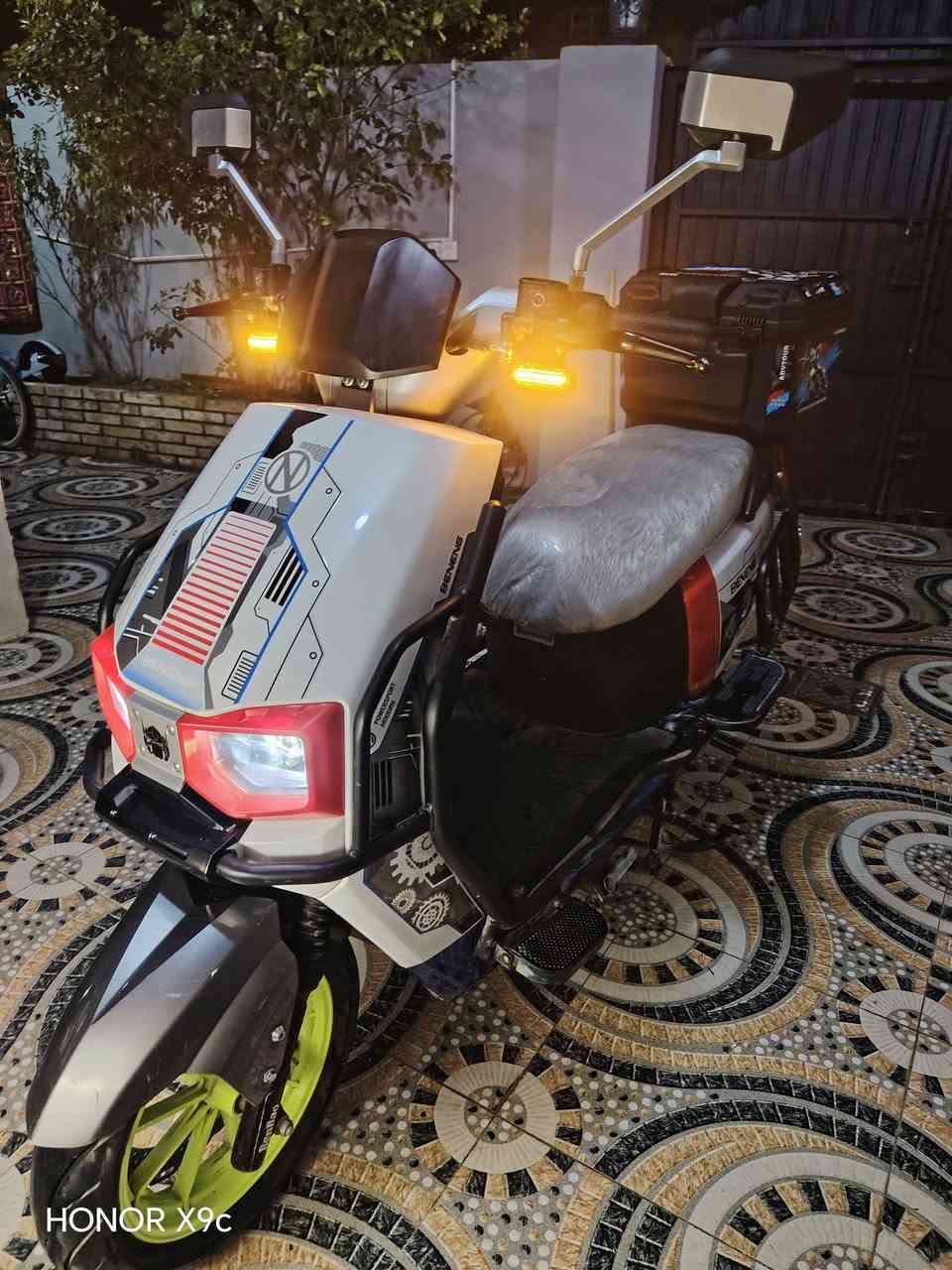 السلام عليكم أدرك ان مدرع ماطور اخو الجديد للبيع كل شرط مواصفاته معروفه دبل اشاره يمين  يمين يسار لايت عالي ناصي زينون  بي بك  ست بطاريات شرط على الفحص مسطره ويا صندوق، سعر 675 وبي مجال للطيبين مكاني موصل الايسر حي القاهره الرقم ***********
