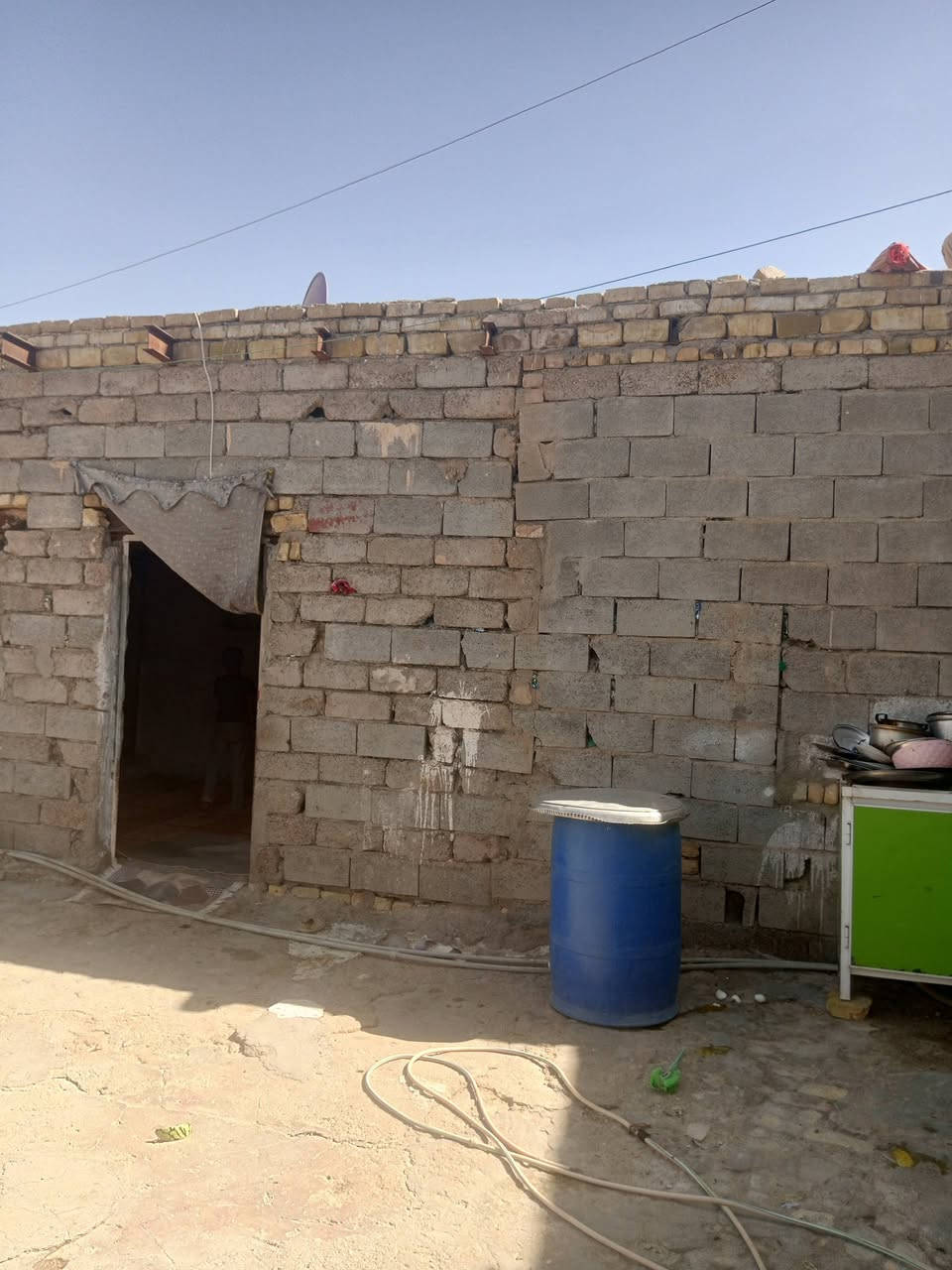 بيت للبيع حي الحسين الجديد السايدين,قرب, البستان,***********

