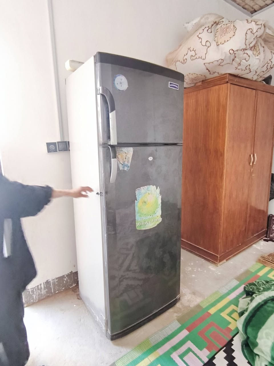 السلام عليكم ثلاجات عدد 2 للبيع نوع كونكورد نضيفات مال بيت السعر 350 ثنينهن للاستفسار الاتصال على الرقم صاحب الثلاجات ***********
