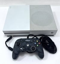 Xbox One S • نظيف • هارد ٥٠٠ گيگا