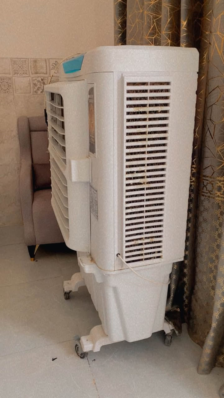 كونفيرا (مبرده) شركه امريكه وتلاث درجات. تحكم لهواء +ريمونت تحكم عن بعد +بطل تجميد عدد3 … اشتريتها لعام بنهايه فصل الصيف اقل من موسم نص موسم ضلت عندي اريدها 200وبيها مجال 
سبب لبيع/ ماعندي مكان الها


**إذا كنت صاحب هذا الإعلان وتريد حذفه لأي سبب، رجاءا أرسل رسالة إلى الدعم الفني**