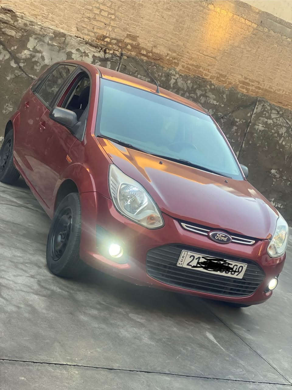 Ford figo 2015
ماڕۆنی 
ئۆتۆماتیك ٢ جام كارەبا و حاسە
گێڕومەكینەی بێ عەیب مەكینەی تازە گۆڕاوە لۆك
١٦٣ هەزار ڕۆشتوە
تاخم كوشنو گاعی تازە تێگیراوە
سەنەوی تا ٢٩ تازەیە بەناوی خۆمەوەیە 
دەعمو لێدراوی نیە تەنانەت قرچیشی نیە 
بۆیاخ ٦ پارچەی بۆیاخە هی ئەمریكایە  سەقفو شانی بۆیاخ نیە هەیكەلی جوانە ساردو قوپاوی نیە تایەی تازەیە
تەنها بۆنیتی خۆم لێرە لەسەر كاڵ بونەوە بۆیاخم كردوە سەیارەیەكی كەم مەسرەفە تەبریدو كارەبایی بێ عەیب  سعری ٧٤$ معامەلەیەكی برایانە
غرامەی دوای معامەلە ئەگێڕمەوە 
شوێن سلێمانی 
***********
