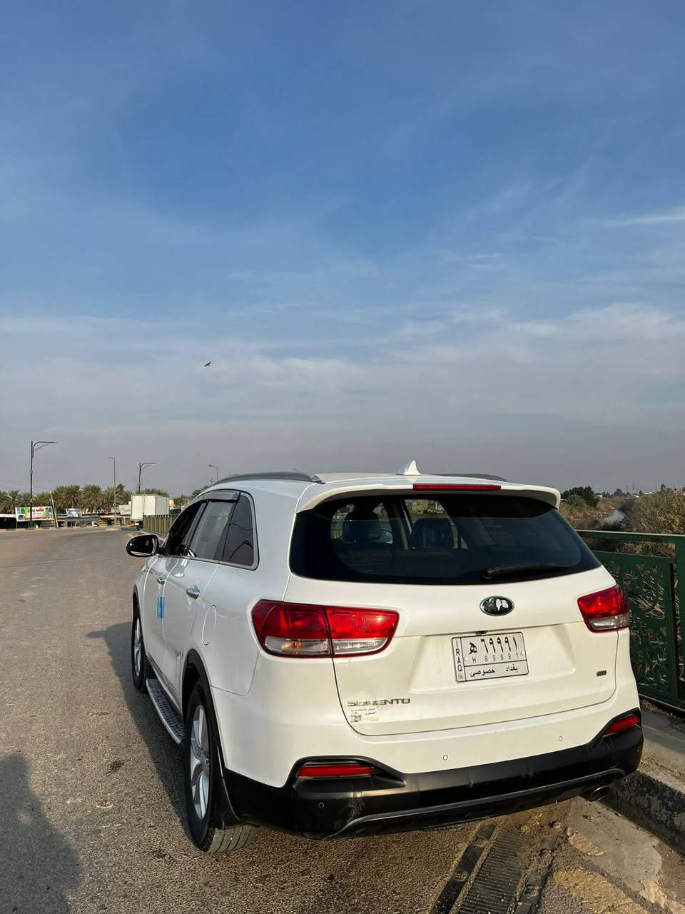 السلام عليكم عندي سورنتو امريكي موديل 16سياره جديده وجاهزه صدر جديد تخم تاير جديد مكينه اربعه سلندر سبعه راكب سياره كلش حلوه وجديده حادثها جاملغ وباب السايق ماشيه 75 بيع او مراوس مكان السياره بغداد السعر 166 لاستفسار اتصل عل رقم ***********
