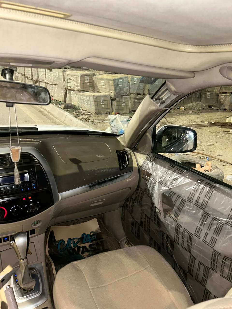 السلام عليكم تيكو موديل 2012 سيارة رقم بغداد انكليزي سيارة كلش حلوه مابي  ولا اخياس ولا جراد سيارة مكفول سيارة فول شاشة كار بالي فتحه كشنات جلد محرك 2000 كير ميكانيكي سيارة كلش حلوه كير محرك صدر تايرات باتري كله مكفول السعر 59$ مكان سيارة بغداد حي العامل رقم التلفون ***********
