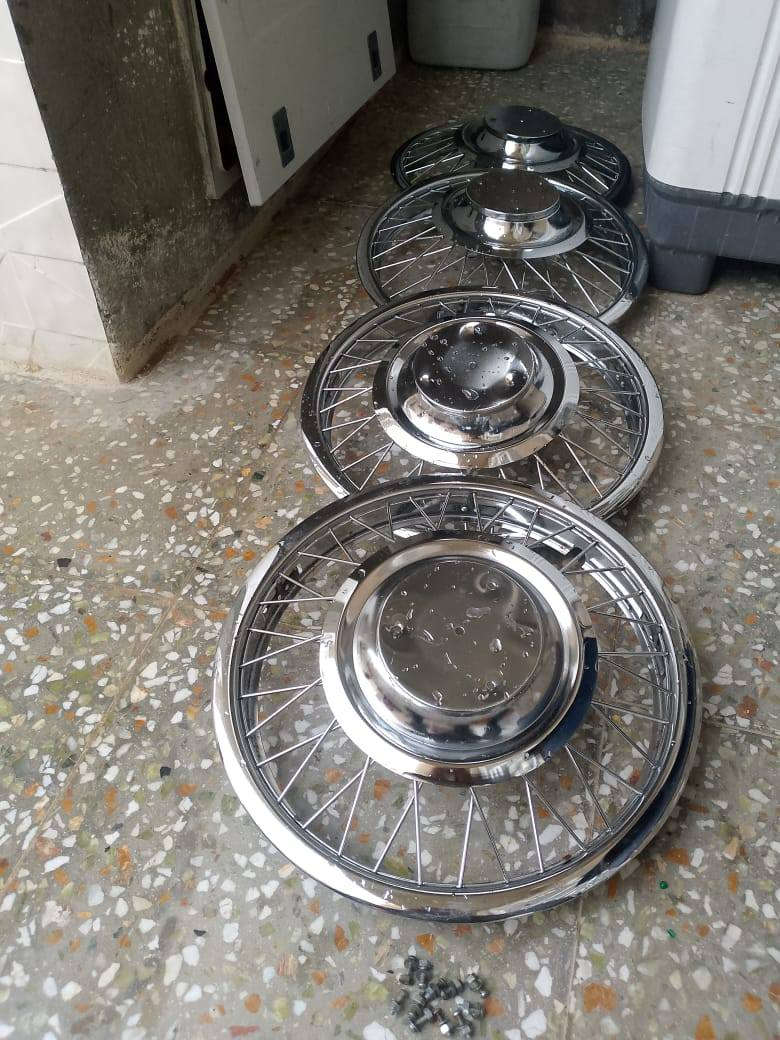 للبيع / كبات  حديد ابو السيم اصليات 
وهورنات ثنينهم ب 400 وبيها مجال بصيط 
المكان / بغداد
اني مكلف بالنشر
***********
+964 787 616 5973
مامتواجد ع فيس
