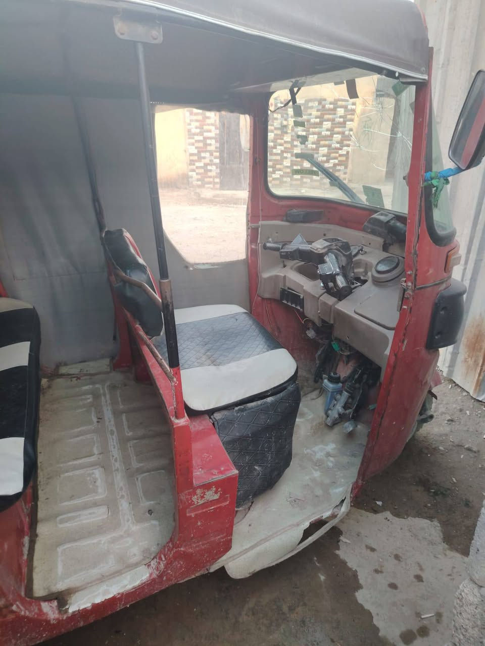 تكتك للبيع 2016   بثنين ونص  كامله وشغاله  اورق مو رقم بغداد زعفرانيه ***********
.
