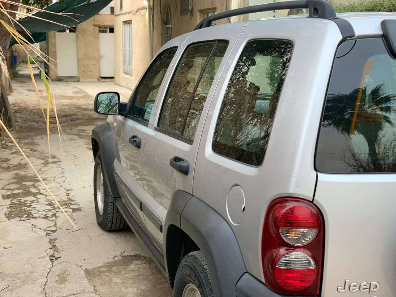 السلام عليكم ورحمة الله جيي ليبرتي 2006 السياره كفاله عامه السياره بسمي تحويل ثاني يوم السعر ٩٨ وبيه مجال ***********
