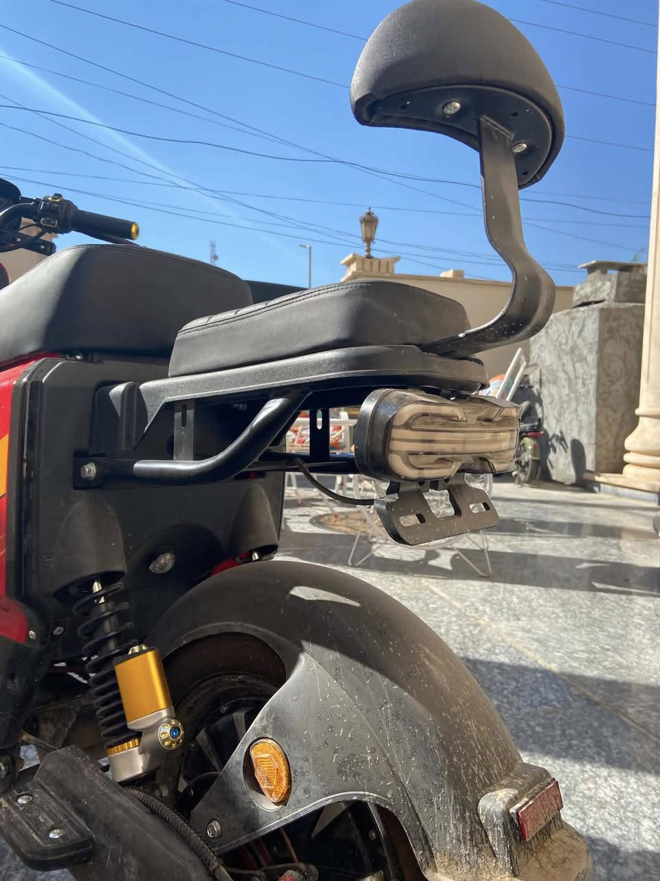 📢 دراجة شحن WINLEE R11 شبه زيرو للبيع في تكريت!
التفاصيل والمواصفات:

الحالة: مستعملة 20 يوم فقط بحالة الوكالة وجديدة تماماً.

الماركة: وينلي WINLEE الأصلية (موديل R11 المميز).

النظافة: 100% بدون أي عيوب أو شخوط، الدراجة كاملة والكامل الله ومثل ما واضحة بالصورة.

البطاريات: جديدة وبكامل كفاءتها الأصلية (اقتصادية وتكفي لمسافات طويلة).

المميزات: محرك قوي وسلس، فرامل ديسك أمان، إضاءة ليد قوية، وشاشة رقمية متطورة.

💰 السعر المطلـوب: 750,000 دينار عراقي (وبيها مجال للشراي الطيب).
📍 المكان: صلاح الدين - تكريت.

📞 للتواصل والاستفسار: يرجى الاتصال مباشرة على رقم الهاتف: ***********
