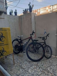 أحمر على أسود • جديد ١٠٠من١٠٠ • قابل شوية