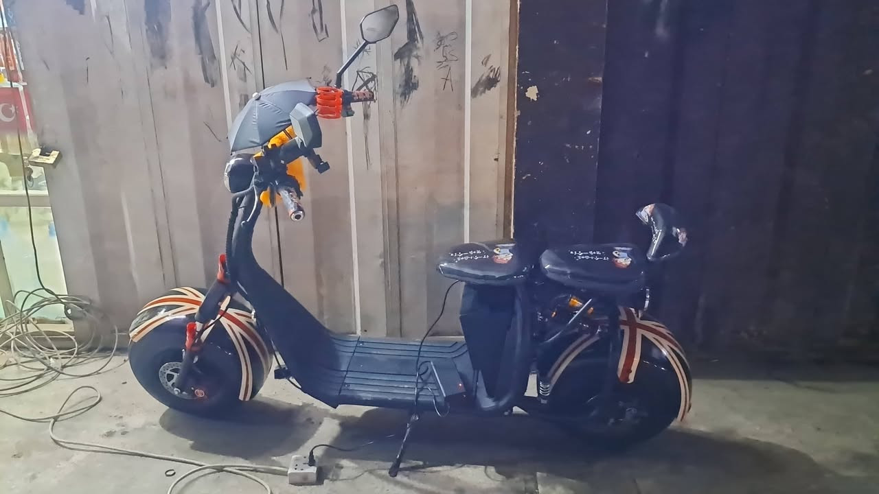 سلام عليكم دراجه هارلي شحن للبيع بطاريه ليثيوم دراجه تخبل موديل ٢٠٢٥ عارضه ١٢٥٠ بيه مجال ***********
