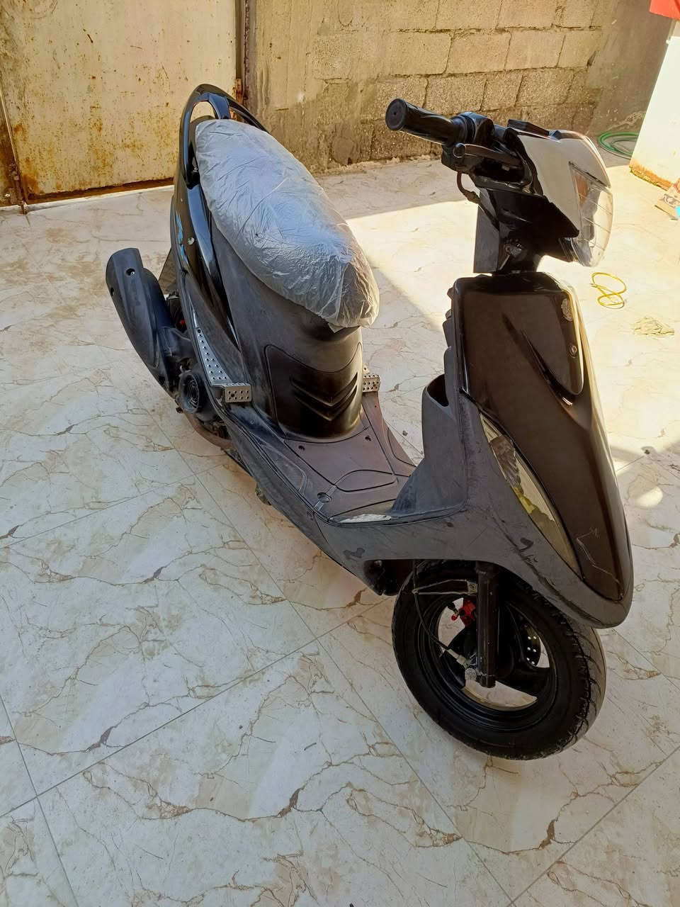 سلام عليكم دراجه ماكس للبيع
كلشي شغال سلف هندر كهربائيات مختمه كلها وي المكينه 
كابريته بلاديه مكينه ما مفتوحه كله ع لبلاد. مكاني بصره 
سعر مليون وبيهاا مجال 
شراي اتصل     ***********
