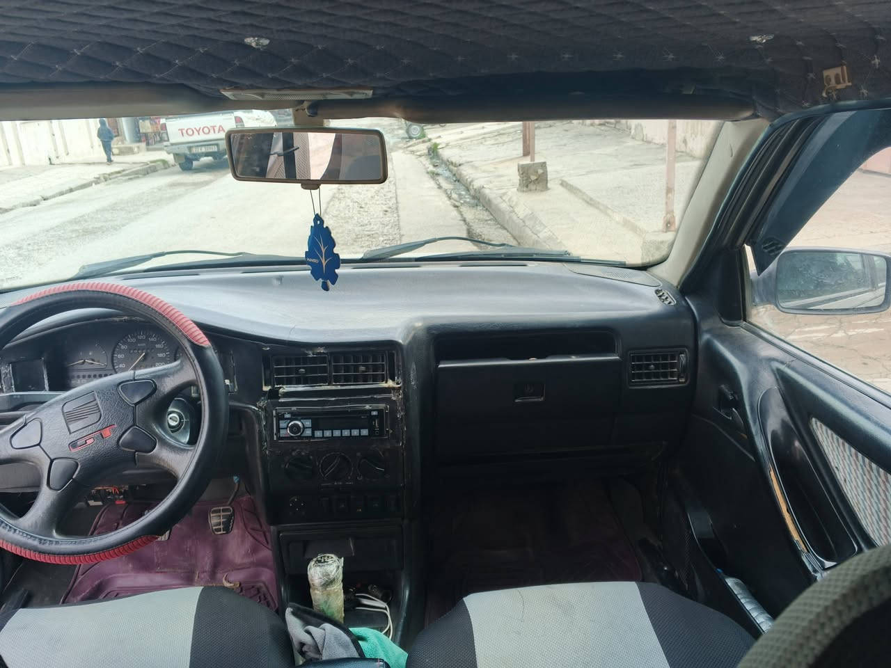 سيات للبيع سيارة حلوة ونضيفة تبريد بيها بس بي ليك طخم حدادية جديد مكينة نضيف كابون مابيها  سنوية جديدة ورقم نكليزي مكاني جانب الأيمن حي رسالة سعر 
28
***********
***********
