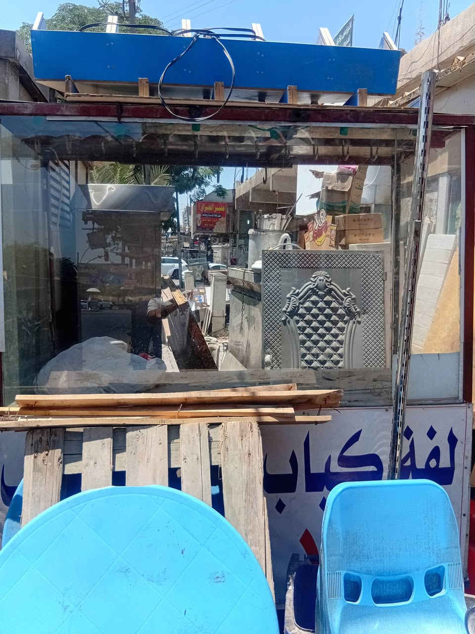 أغراض مطعم للبيع
سقيفتين كيسبان طول الوحده اربعه في ثلاثه 
جامع خانه 
شوايه دجاج
منقله كباب مال شوي
كبنكات عدد ثنين 
الي يحب يقيم ويتصل على الرقم ***********
