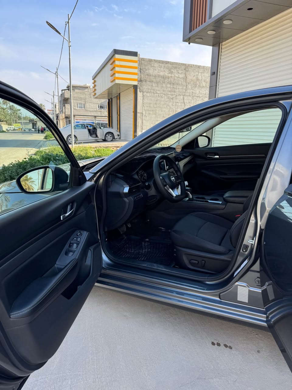 تحيه طيبه…
للبيع نيسان التيما موديل 2025 
وارد امريكي مواصفات SV
ماشيه 27 الف ميل 
رقم سليمانيه وبأسمي 
حادثها بنيد صبغ بدون دواخل ايرباك فقط ستيرن ومسستم بلادي لايتات اماميه واحد بلادي والثاني مكسور بالحادث مال امريكا وهم مبدل بلادي 
رادار وحجر كله بلادي وبشرط الفحص 
باركود مال بانزين هم بيها 
صور الضرر والسونار مرفقات مع المنشور 
مكان السياره ديالى خانقين 
والسعر 168 ورقه وبي مجال 
للاستفسار *********** خناقين, ديالى
