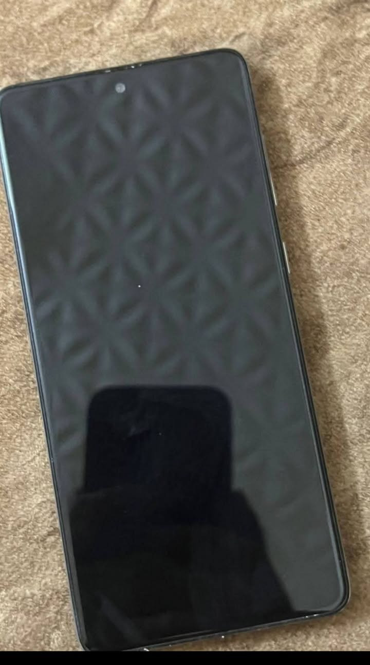 سامسونك A71 ذاكرة 128 دبل سيم كرت شرق اوسط نضافه 100 كلشي شغال اي خلل مابي تجي تفحص وين ميعجبك ممفتوح سعرة 125 نهايته مكاني المنصور *********** ادري مو سعره بس محبيت اغني
