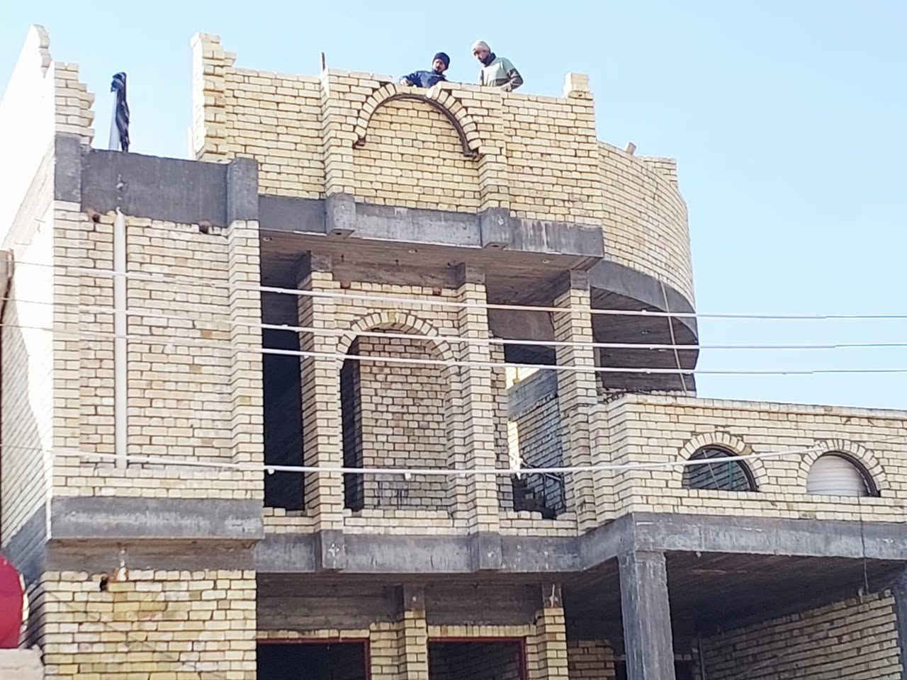 خلفه بناء متفرغ حالين شغل درجه اوله ***********
