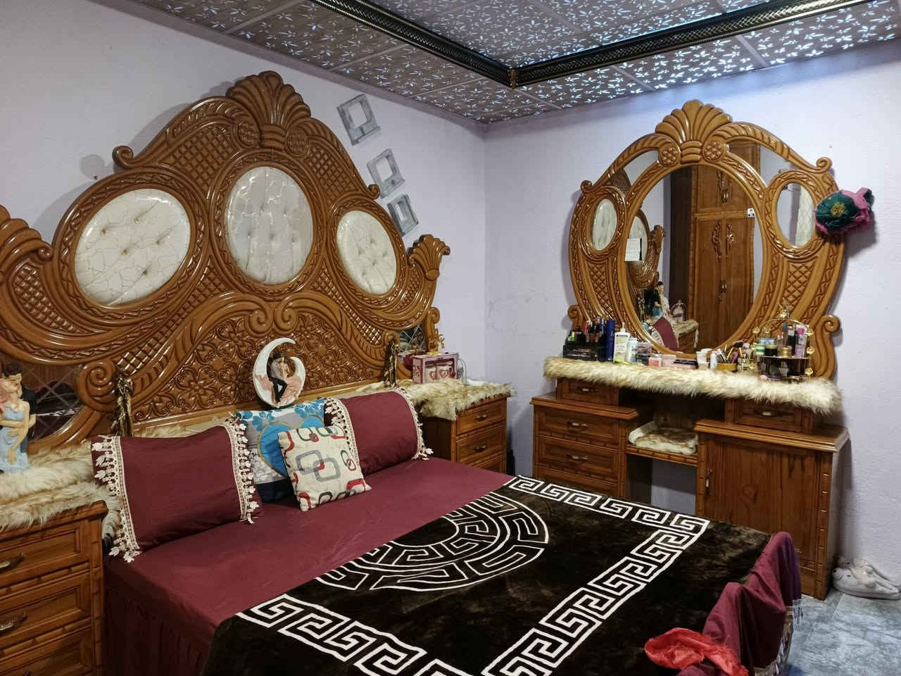 غرفه نوم صاج عراقي للبيع جديده صارله 6 اشهر كلش نضيفه محتاج وريد ابيعه سعر مليون و600 وبيها مجال عنوان القبله حي الجامعه *********** واتساب
