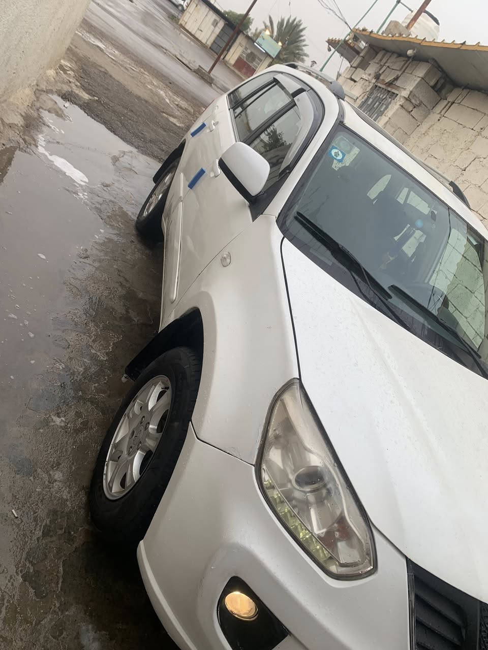 السلام عليكم ورحمة الله شيري تيكو موديل 2012 شكل ١٣ حديث السياره كير مكينه جدد تبريد تدفه شغال غرفه جديده لأكسر والفطر فتحه سلايت شغال كهرباء مالتهه كله بلاد ماشيهه قليل رقم نكليزي بغداد بسمنه بيهه صبغ شوي بين جاملغ وباب موجوده الصوره من صبغته السياره خير من الله السعر ٤٨ عنوانه بغداد التاجيات رقم الهاتف ***********
