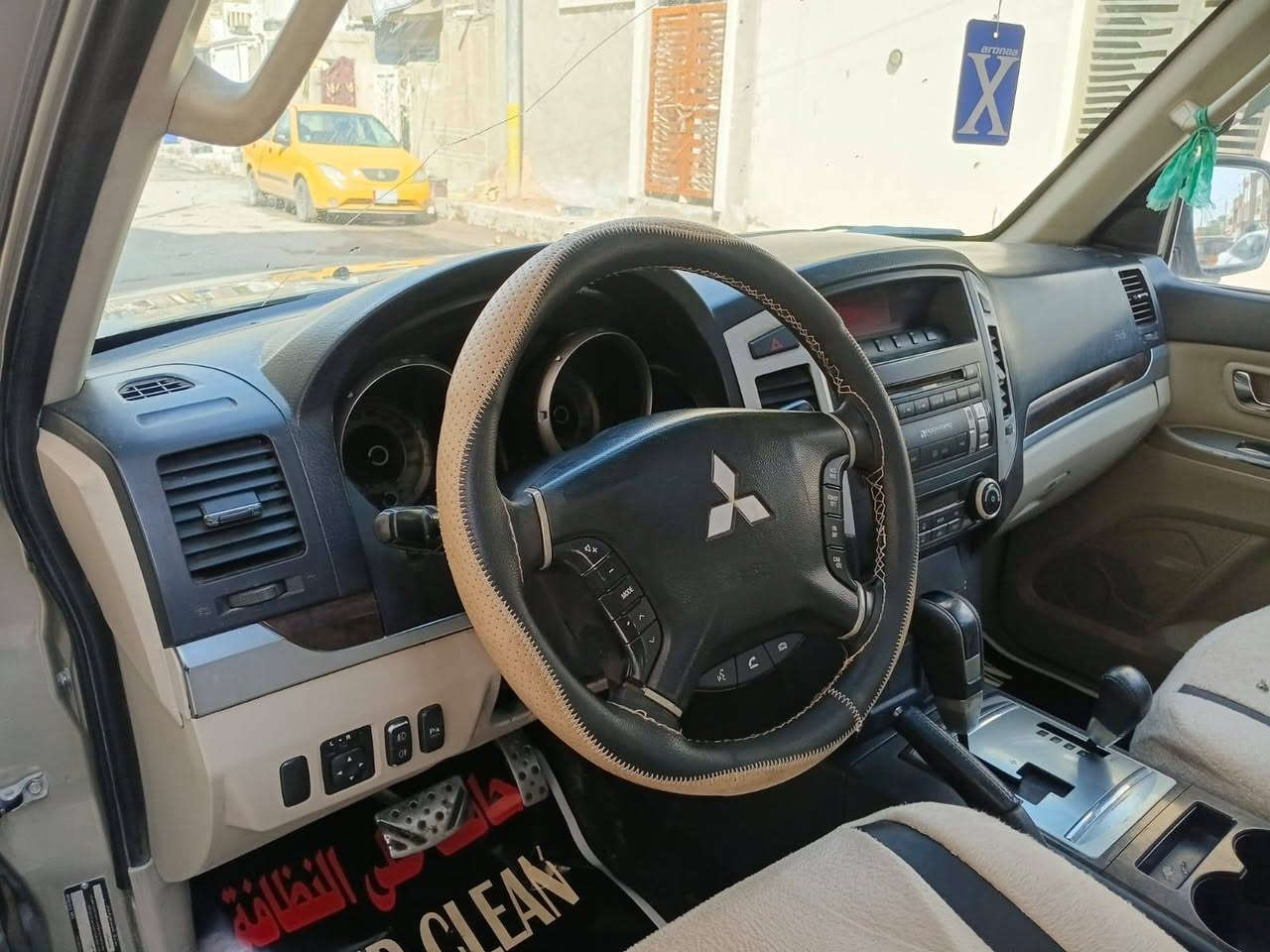 باجيرو حبتور ٢٠١٠ فول مواصفات مكينه ٣٥٠٠ فتحة سقف دمام حساس خلفي مري شفط انارة ترحيب بيهه ٣ قطع صبغ بابين وجاملغ امامي بدون دواخل السعر ١١٥ عنوان بغداد البلديات للاتصال ***********
