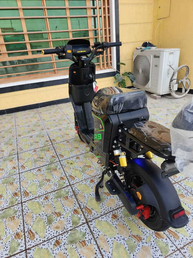 سلام عليكم دراجه R9 مديل 26 بطاريات كبار حجم 32 وينلي وصل شراء موجود جديده وجاهزه سعرها 475 انتصل *********** مكاني بصره زبير
