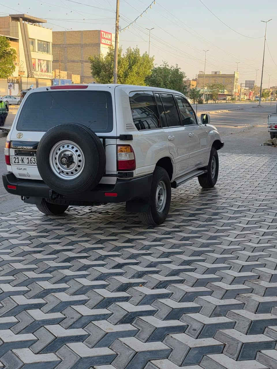 لاندكروز قطريه اصل كير اوتوماتيك كفاله عامه فتحه سقف تبريد خلفي ثلاجه تحكم ستيرن كشن كهرباء فول لخير سياره كفاله عامه شراي تصل لا نراسلني *********** مكان نجف ***********
