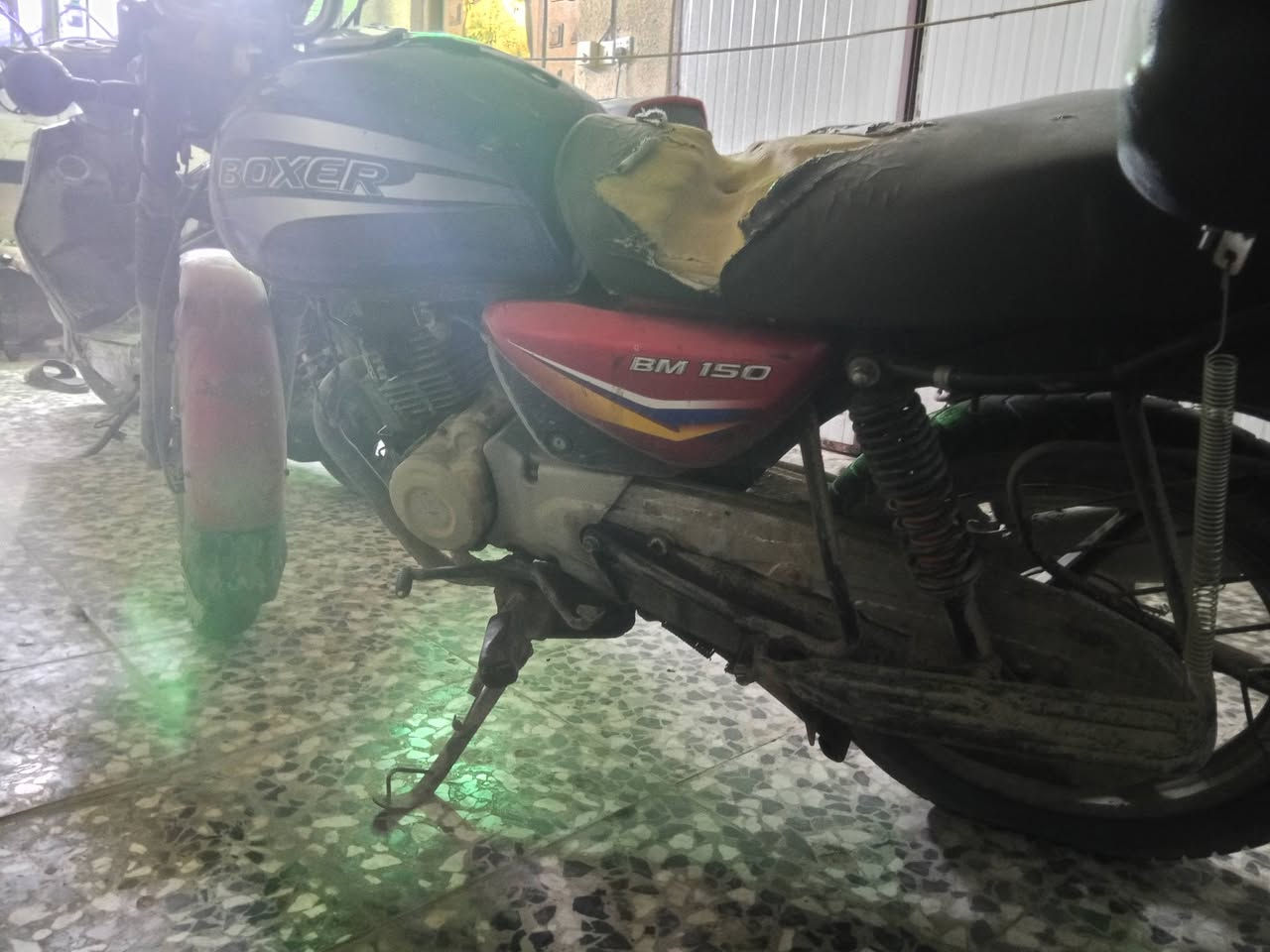 بوكسر كلاسك 2020 بيها اوراق كامله دراجه بيها نقوصات قليله وبيها نقص هورن دراجه لا تبخير لا تنقيص سلف نكره هندر نكره كل وكت السعر مليون و100 وبيها مجال حك الجيه البياع ***********
