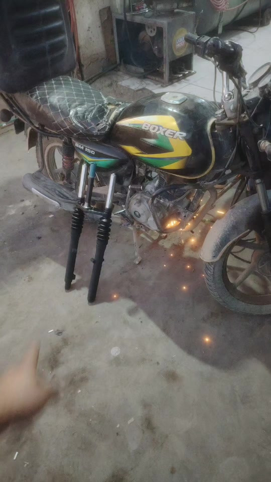 ادامه كامله دراجه بوكسر ٥ كير كلاسك جميع ادوات اصلي شركه عنوان بغداد دوره البوعيثه للتواصل *********** #دراجات_نارية #تعمير_دراجات #دراجه_ناريه #دراجه_بوكسر #تصليح_دراجات_ناريه 
