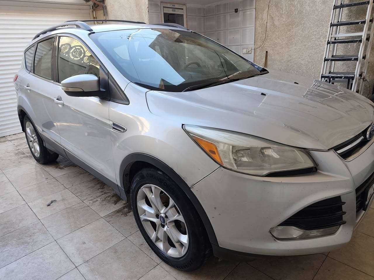 فورد سكيب اربيل موديل 2013 وارد خليجي مكفول من الضربة والتبديل والصبغ فقط بارد قليل في الجاملغ الامامي الايمن
مكينة 1600 تيربو
حساسات خلفية وجانبية 
رادار 
دخول ذكي 
بصمة تشغيل 
تشغيل عن بعد 
تدفئة بالكشنات 
تبريد قطعتين
تحكم ستيرن اربع جهات 
مثبت سرعة 
الصندوق الخلفي كهرباء 
واكو مميزات هوايه بالسيارة 
السعر 125$$
للمعلومات الاتصال
 ***********
