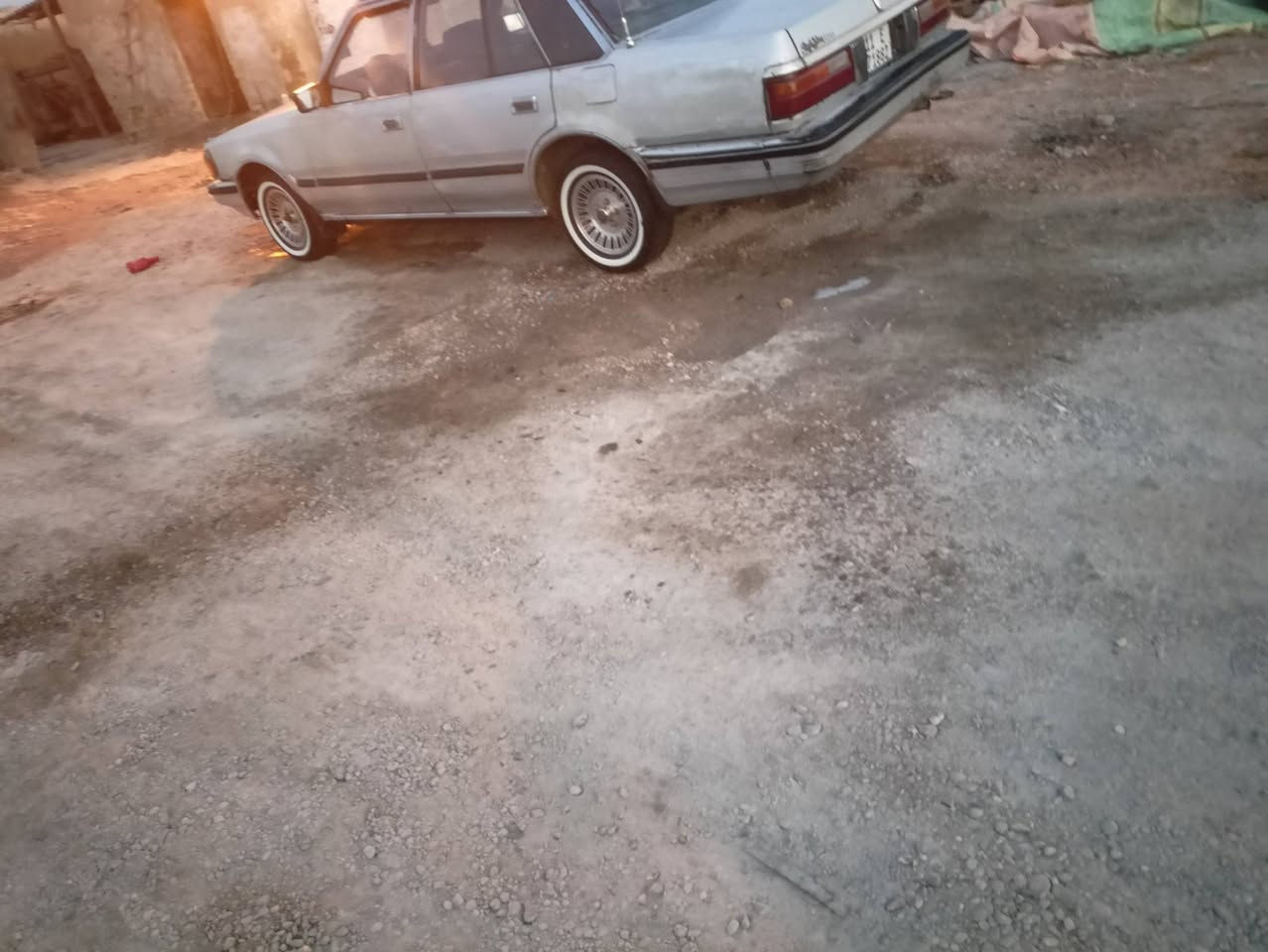 السلام عليكم سوبر 85للبيع كير ومكينه ثنين ونص اكسن سيدان حداديه جديده رقم بغداد انكليزي عارظه 40وبيه مجال والشراي بي خير ويدلل ***********
