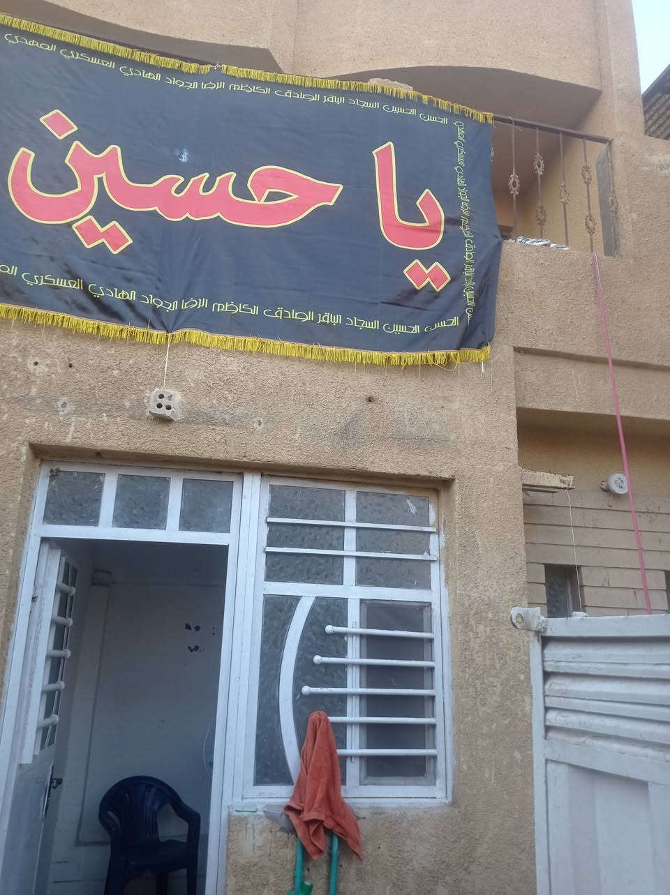 السلام عليكم مشتمل طابق ونص للايجار الامين النفط بشارع المركز يحتوي عل استقبال ومطبخ وصحيات ونوم فوك وكراج للتواصل ***********
@
