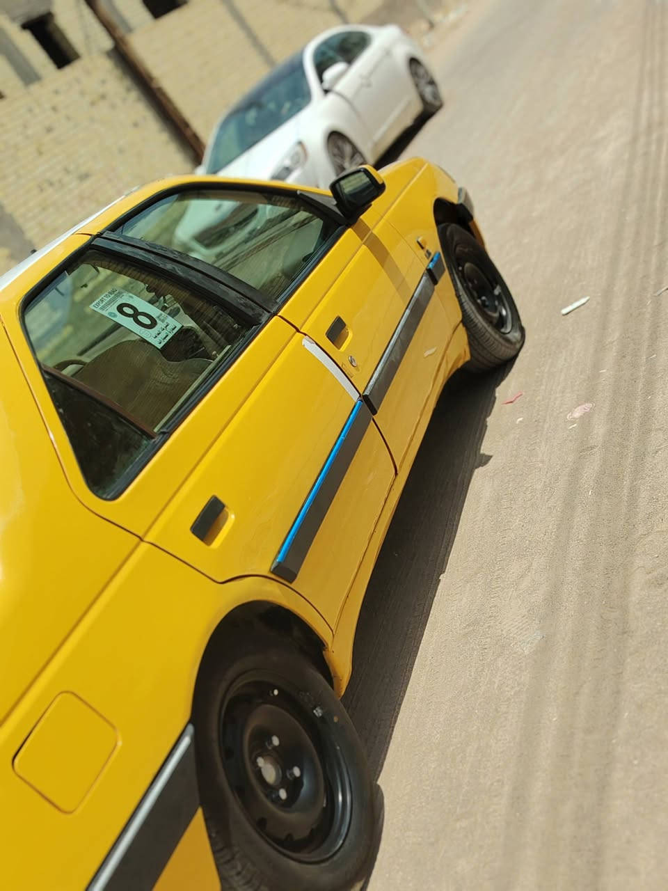 بيجو 405 تكسي 
🚖 للبيع – بيجو 405 تكسي
🔹 النوع: بيجو 405
🔹 الموديل: 2016
🔹 اللون: أصفر (تكسي).
🔹 الحالة: التبريد، الكير، المكينة، والكهربائيات كلها شغالة وبحالة جيدة.
🔹 تخم تايرات جديد.
🔹 شاشة مدمجة في الدشبورد.
🔹 رقم السيارة: كربلاء (إنكليزي).
🔹 السيارة باسمي، والهزة جديدة.
📍 مكان السيارة: النجف.
💰 السعر: 34 ورقة، وبيه مجال بسيط للجاد.
📞 للاستفسار: ***********
