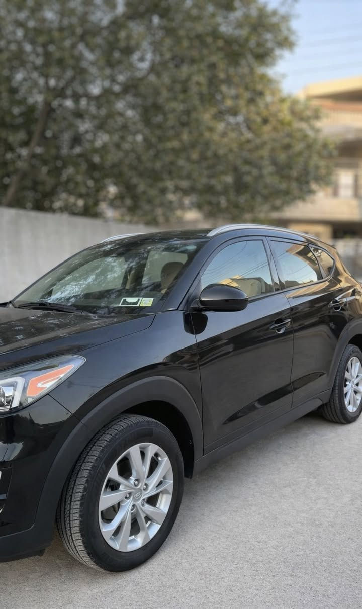 🚗 للبيع: توسان 2021 (الشكل القديم) لون أسود
✔ بصمة تشغيل + بصمة هاند بريك  
✔ رادارات أمامي + جانبي  
✔ شاشة وسطية لمس  
✔ كرسي كهرباء  
✔ سيارة مرتبة

🔧 الملاحظات:
- باب خلفي حادثها (حادث خفيف)  وارد امريكي

📍 السيارة جاهزة للفحص بأي مكان  
💰 السعر: 16,200 دولار (قابل للتفاوض للجادين)

📞 للتواصل: [***********
