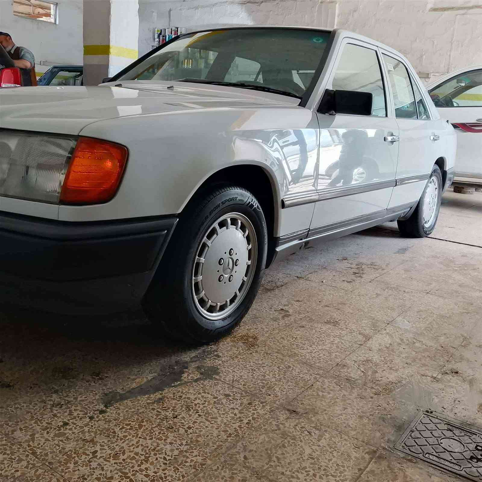 مارسدس موديل 89مكينه كير شرط بلادي ما محور تبريد بلادي بيها قطعتين بخ انطيك حزام طخم تايرات جديد طخمها جديد رقم مصطره بسمي هزه جديد اتواصل عل رقم غي متواجد عل فيس ***********
