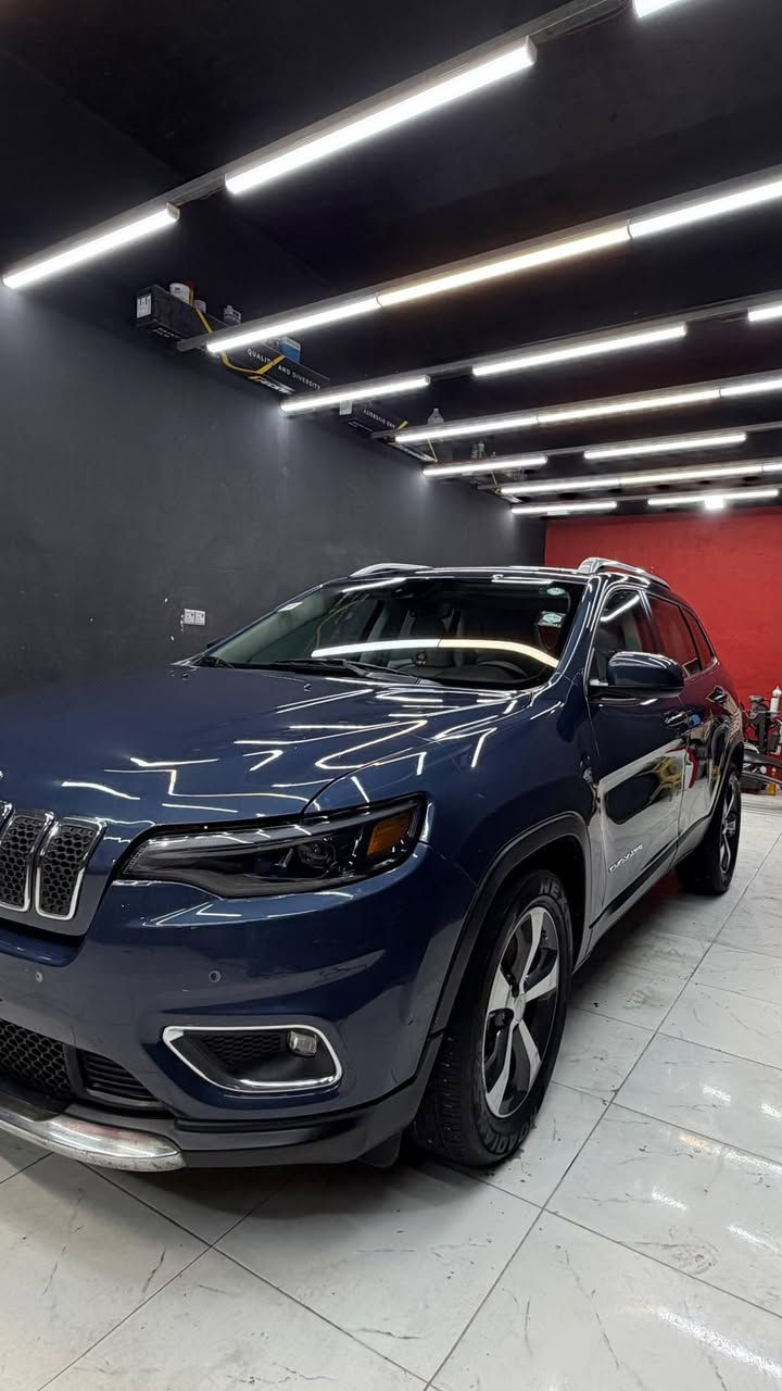 JEEP CHEROKEE 2021
#بدون_ايرباك 💥
للأخير مواصفات
عداد المسافه 38,000 mi 
مكان السياره ميسان العمارة
#السعر 165 ورقه
للأستفسار الاتصال على الرقم التالي
*********** محمد
 واتساب أو اتصال
