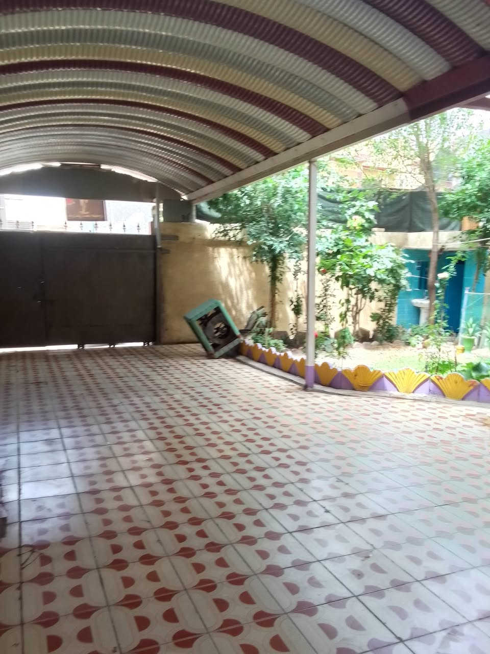 السلام عليكم بيت للبيع مساحته 300م خمس غرف نوم صاله وهول معزول مطبخ حتر وبارد صحيات داخليه وخارجيه حديقه كبيره كراج يسع سيارتين للاستفسار خاص


**إذا كنت صاحب هذا الإعلان وتريد حذفه لأي سبب، رجاءا أرسل رسالة إلى الدعم الفني**