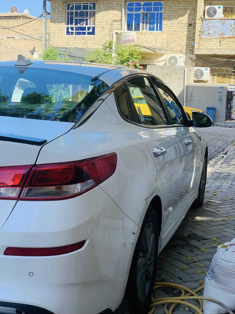 كيا اوبتما نضيفة لون ابيض مواصفاتFE وارد امريكي حادثهه جاملغ امامياتوباب الصدر والخلفي رقم ذي قار شاشة كار بلي مكينة 2400 ماشية 76 مال بيت نضيفة السعر خاص *********** واتساب فقط السعر 155 وبيها مجال
