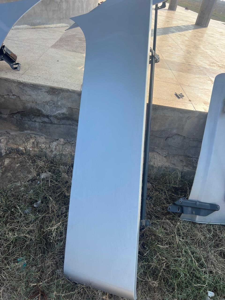 كاسحه وزعانف وصاروخيات كاملات جيب وشد فلين جددد كلش مال سياره 2014 كفاله  السعر 6ورقات. وبيهن مجال رقم ***********
