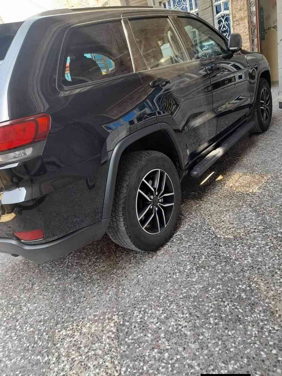جيب كراند شيروكي فئه ترايل هوك
موديل 21
وارد امريكي 
مكينه 6 سلندر 
ماشيه 25 الف
رقم بغداد 
فول 1/1
مكان بغداد البلديات 
***********
