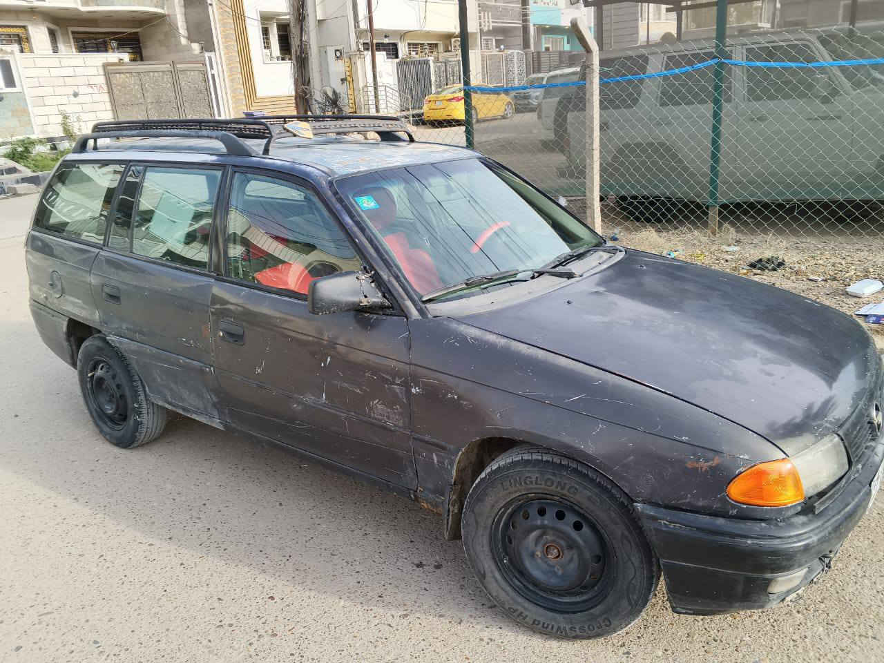 السلام وعليكم 
سياره اوبل للبيع
موديل 1996سياره نضيفه وجاهزه متذب عليه فلس كامله شغل واطلع بيه سياره مرتبه ومداريهة على ايدي باسمي شخصياً تحويل ثاني يوم 
سعر:30 وبيها مجال للشراي
شراي اتصل مكاني الدوره
***********
ملاحضه: اتكاتب ويه اليشتري عقد مروري
ملاحضه سبب البيع محتاج فلوس ومتوازي عليهن
