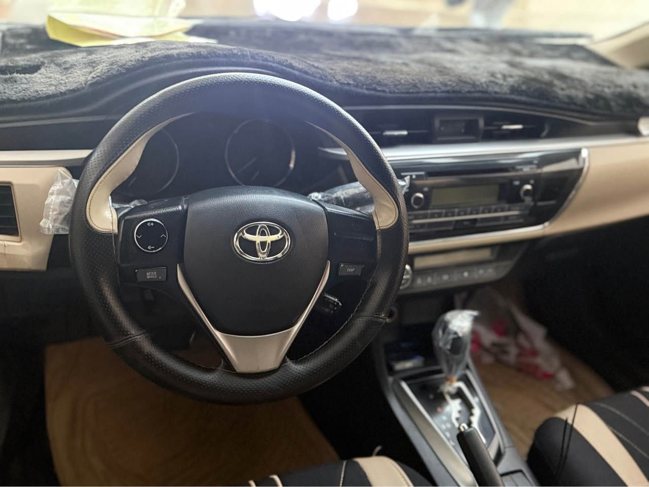 جاملغ وباب صبغ وبوند مبدل باصلي بيها داخل بل براكيت بس
فول مواصفات ٢٠١٥ محرك ١٨مامفتوح مكاني موصل 
*********** موصل, نينوى
